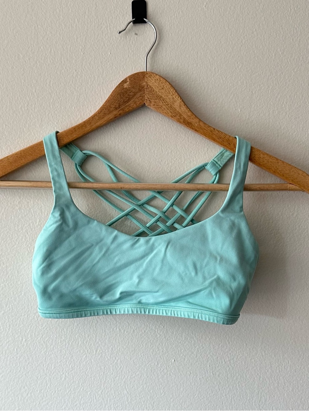 Lululemon Free To Be Wild Bra Turquoise Size 4